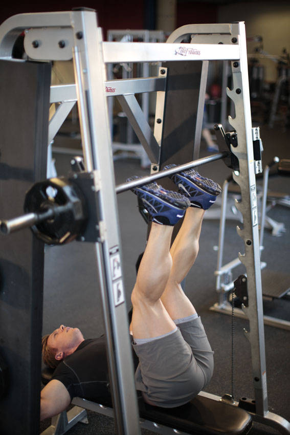 Exercise Smith Machine Hip Raise