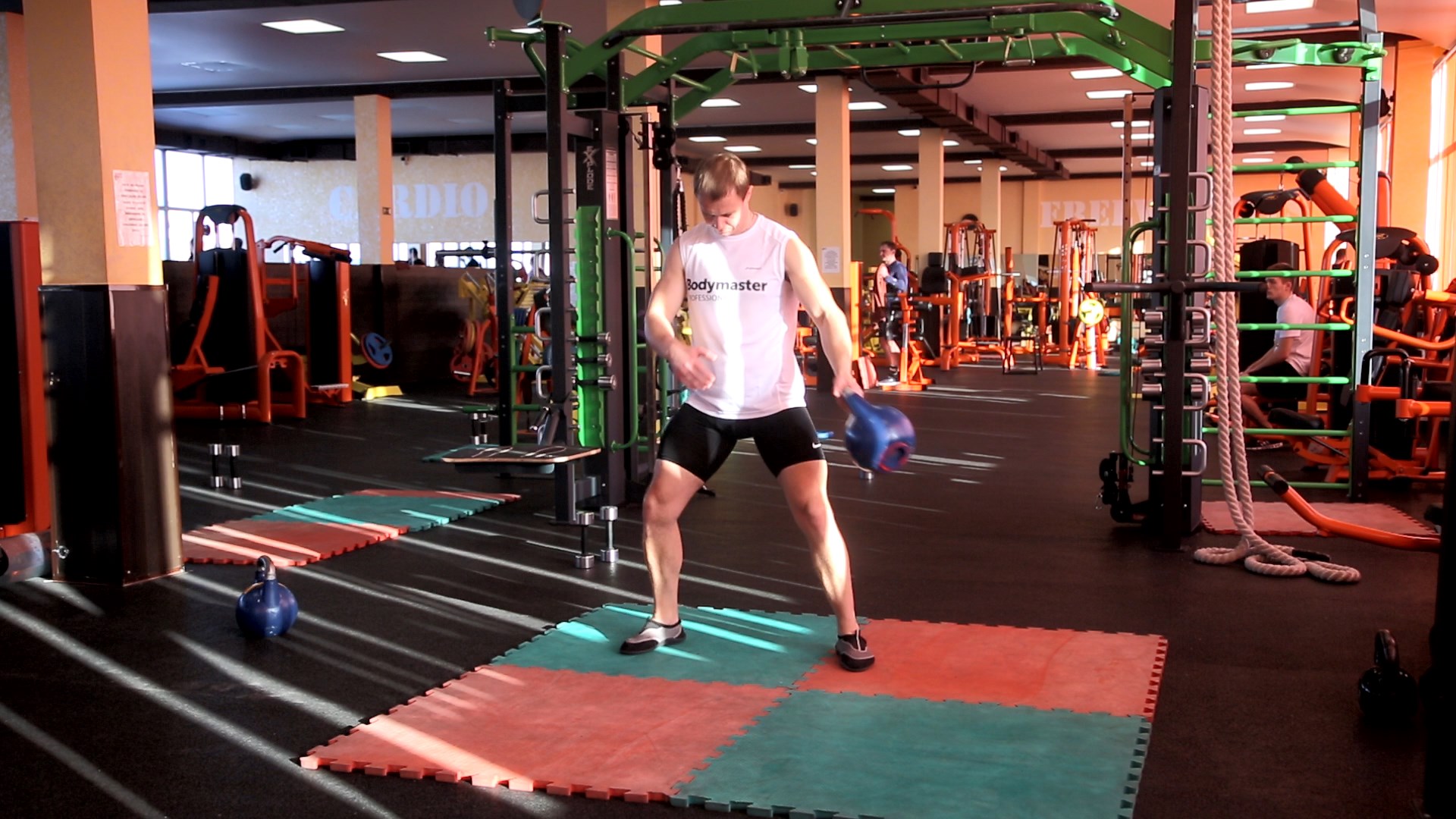 Exercise Kettlebell Figure 8
