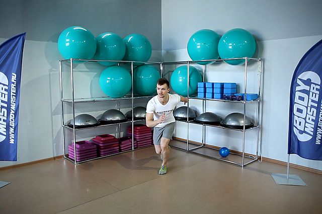 Photo of Single Leg Butt Kick exercise