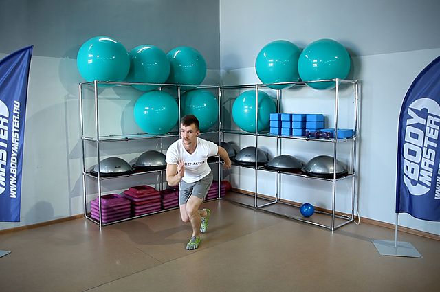 Photo of Single Leg Butt Kick exercise
