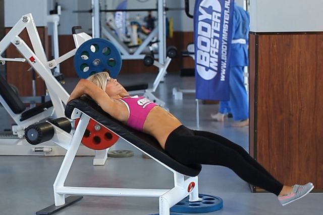 Photo of Decline Reverse Crunch exercise