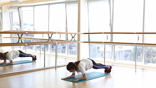 Photo of Turns in the plank exercise