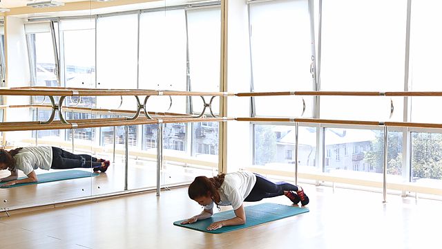 Photo of Turns in the plank exercise