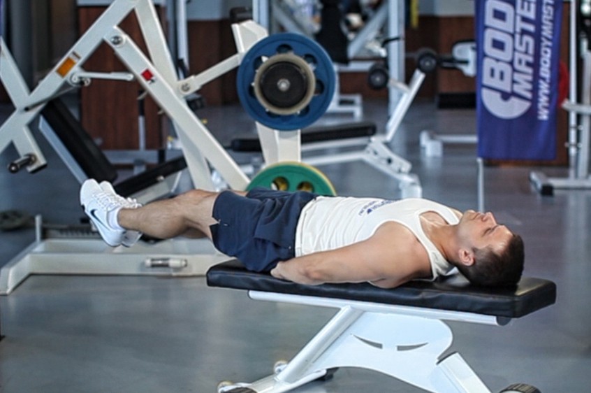 Exercise Flat Bench Leg Pull-In