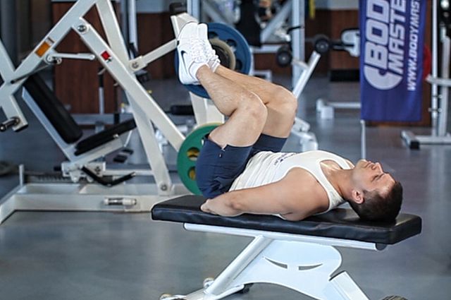 Photo of Flat Bench Leg Pull-In exercise