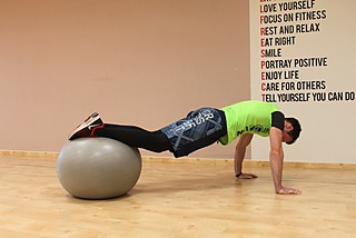 Exercise Ball Pull-In 