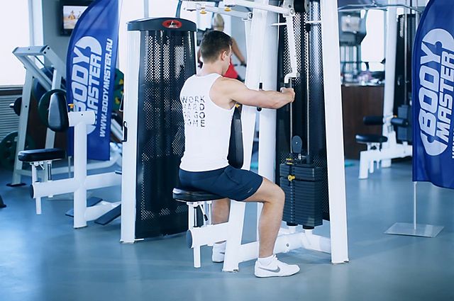 Photo of Reverse Machine Flyes exercise