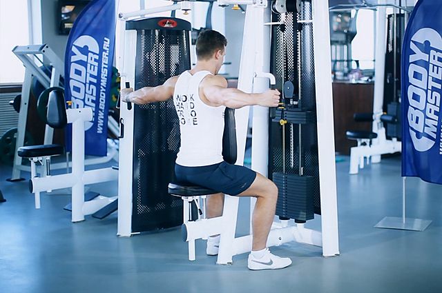 Photo of Reverse Machine Flyes exercise