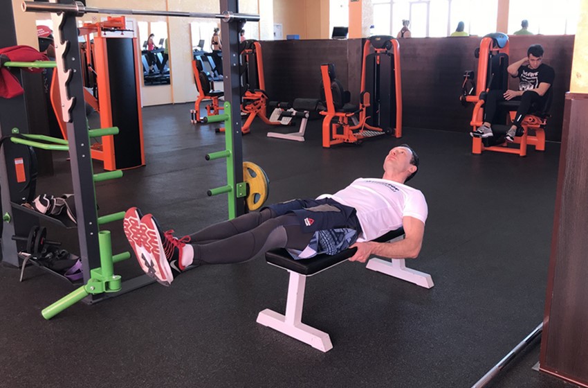 Exercise Flat Bench Lying Leg Raise