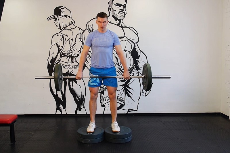Exercise Romanian Deadlift from Deficit