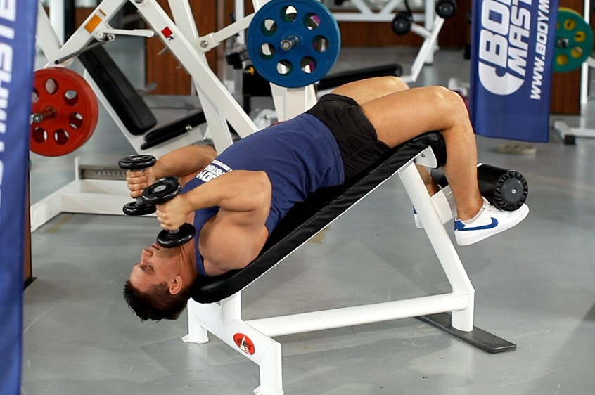 Exercise Decline Dumbbell Triceps Extension