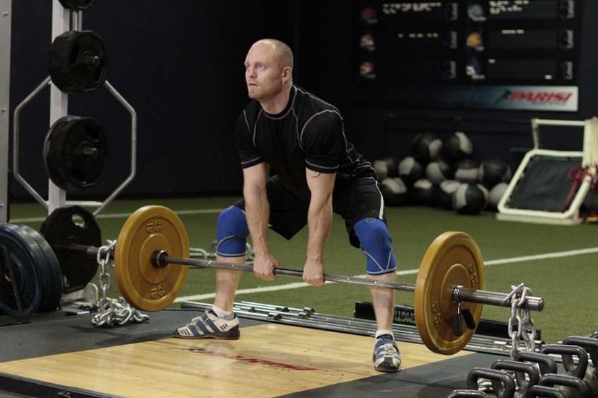 Exercise Sumo Deadlift with Chains 