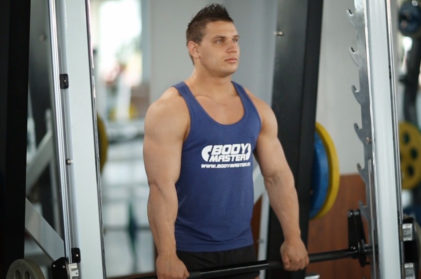 Exercise Smith Machine Shrug