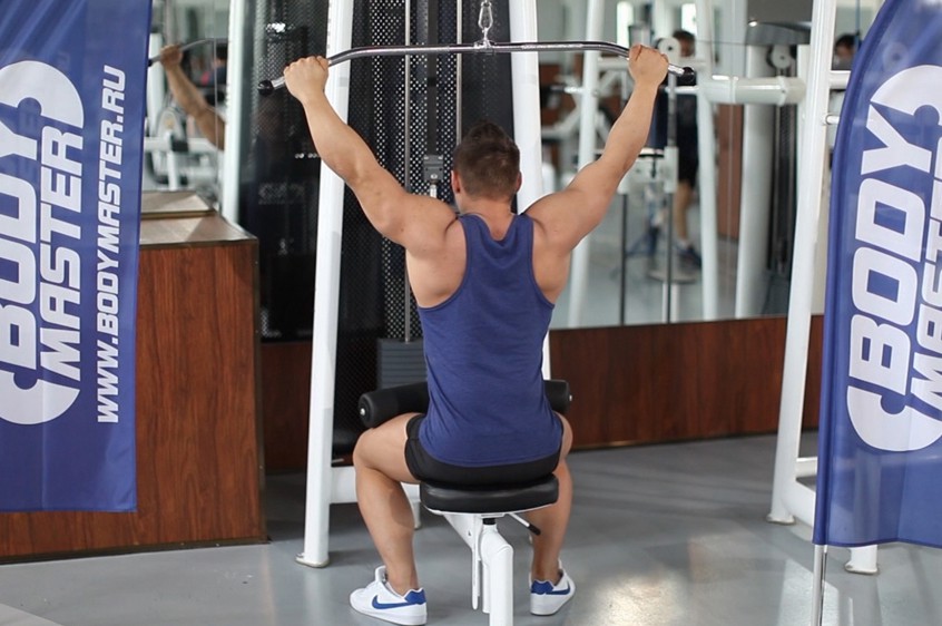 Exercise Wide-Grip Pulldown Behind The Neck 