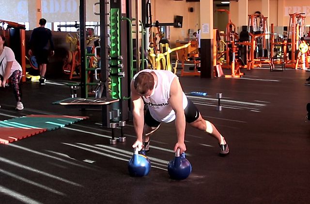 Photo of Alternating Renegade Row  exercise