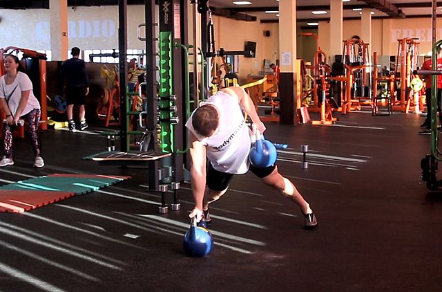 Photo of Alternating Renegade Row  exercise