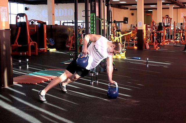 Photo of Alternating Renegade Row  exercise