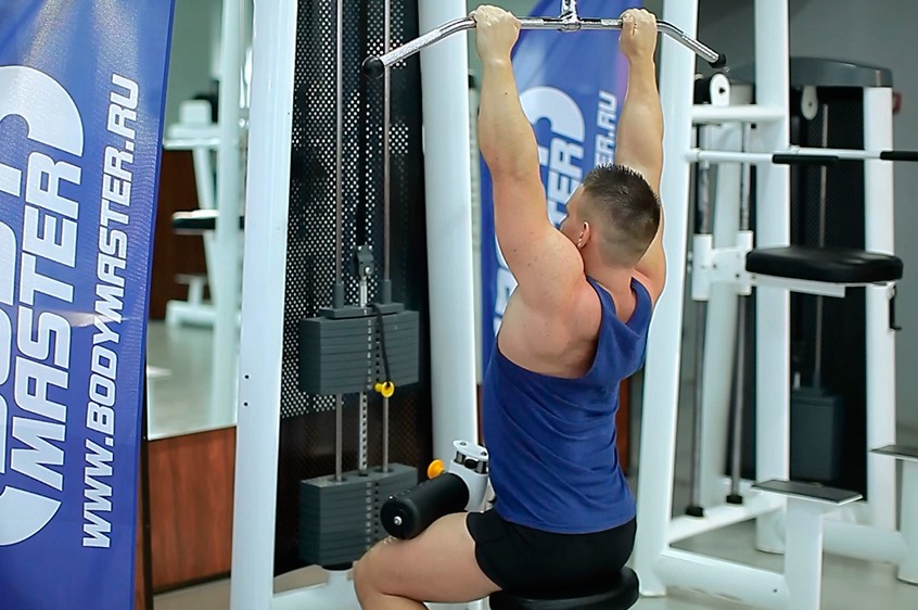 Exercise Close-Grip Front Lat Pulldown