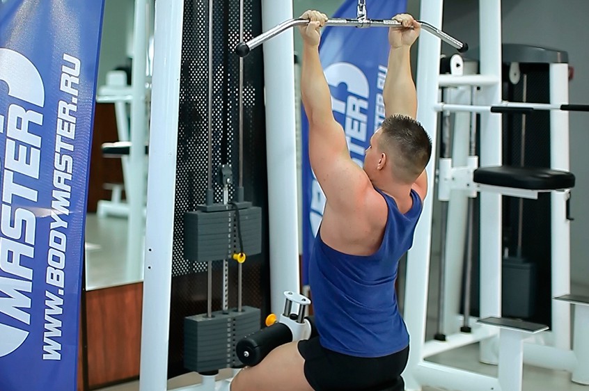 Exercise Underhand Cable Pulldowns