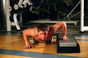 Exercise Отжимания на одной руке с подставкой
