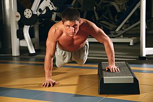 Photo of Отжимания на одной руке с подставкой exercise