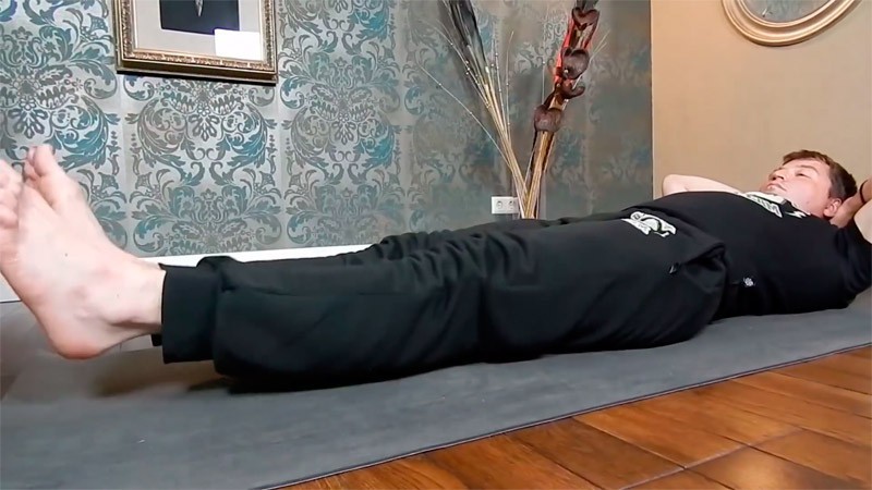Exercise Подтягивания ног к груди лежа