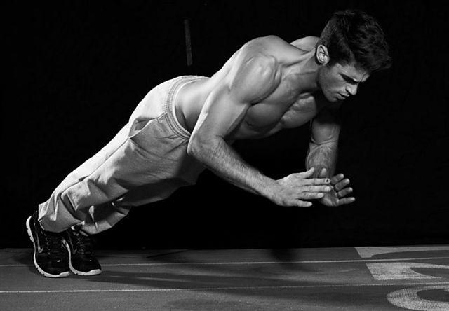 Photo of Отжимания от пола с хлопками перед собой exercise