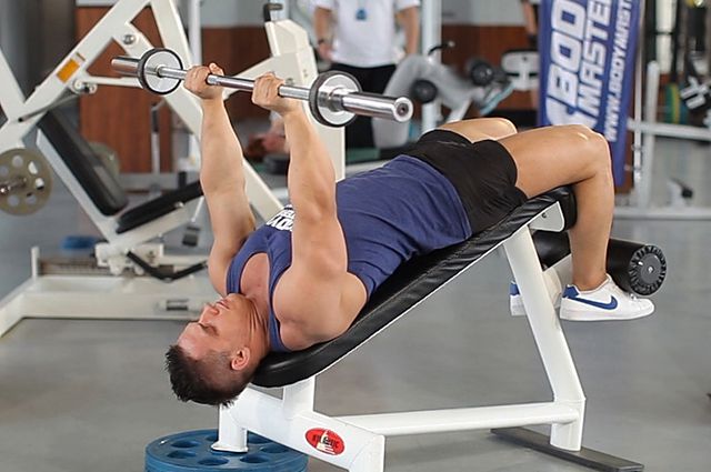 Photo of Decline Close-Grip Bench To Skull Crusher  exercise