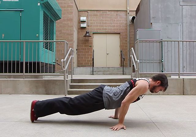 Photo of Отжимания с руками у пояса (Pseudo planche) exercise