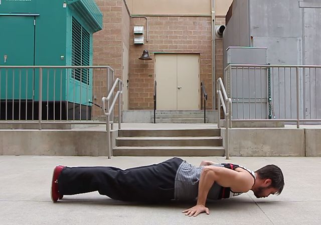 Photo of Отжимания с руками у пояса (Pseudo planche) exercise