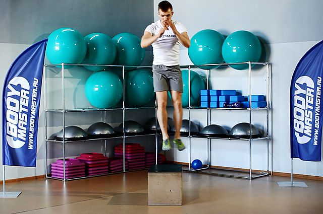 Photo of Stride Jump Crossover exercise