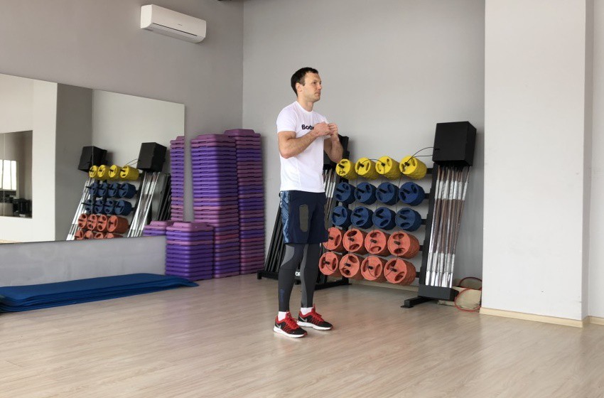 Exercise Curtsy Lunge