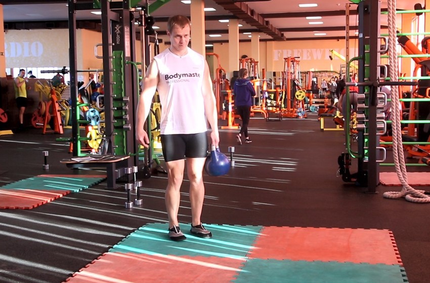 Exercise Lunge Pass Through