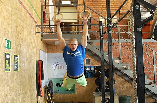 Photo of Kipping Muscle Up exercise