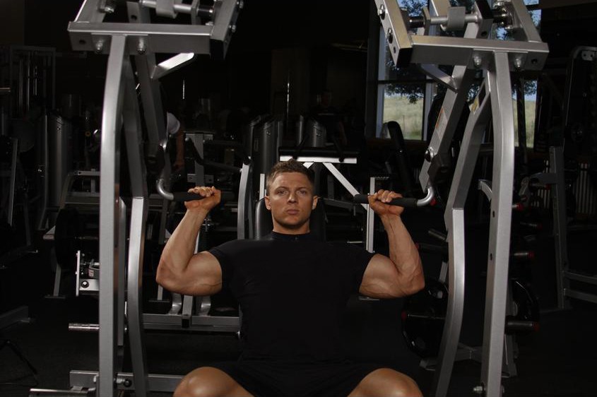 Exercise Leverage Shoulder Press