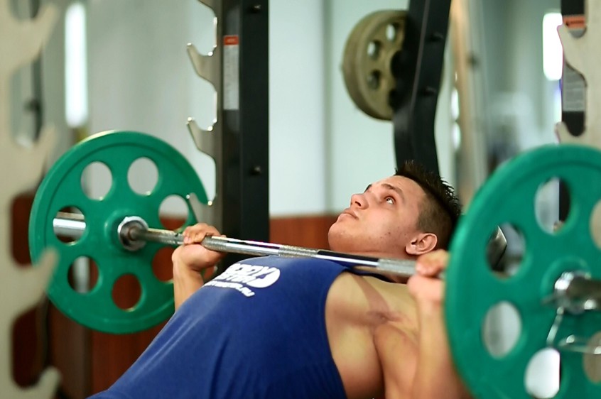 Exercise Barbell Incline Bench Press - Medium Grip