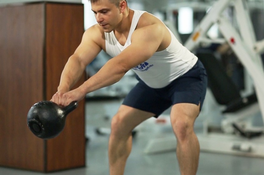 Exercise Kettlebell Pass Between The Legs